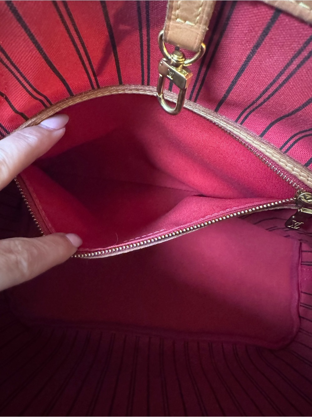 Louis Vuitton Neverfull MM Monogram Tote with Pouch - Picture 3 of 6